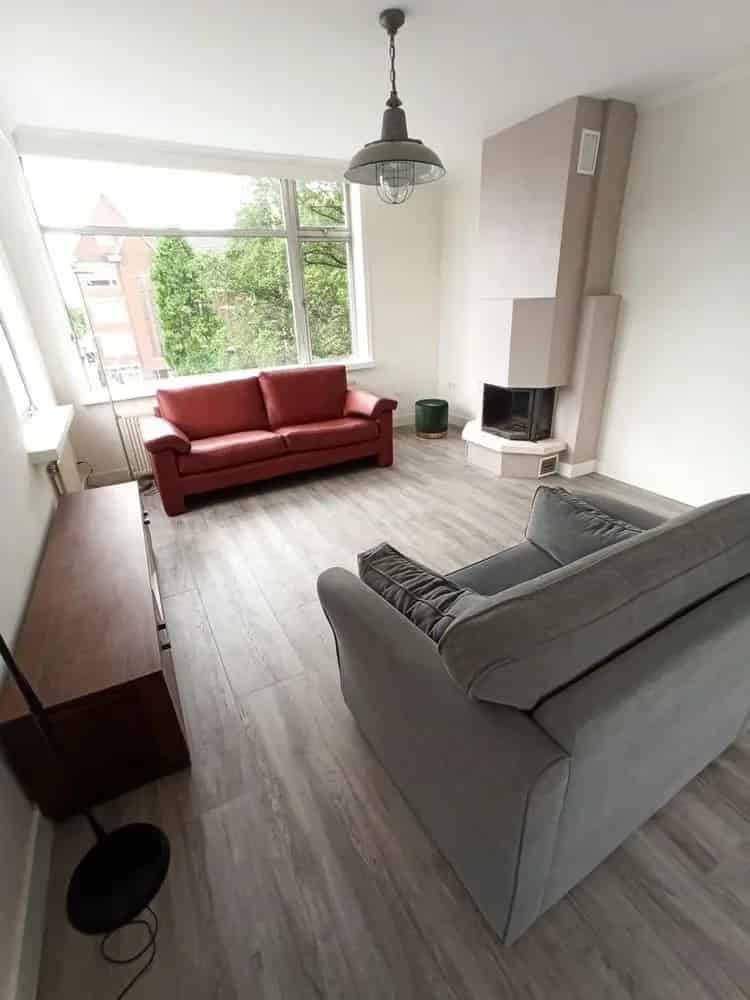 Appartement Thorbeckelaan: 4 Slaapkamers, Zonnig Balkon