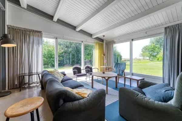 Landhuis met Loods nabij Groede Strand