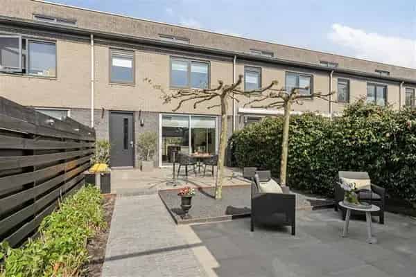 Tussenwoning aan het water 4 slaapkamers moderne keuken