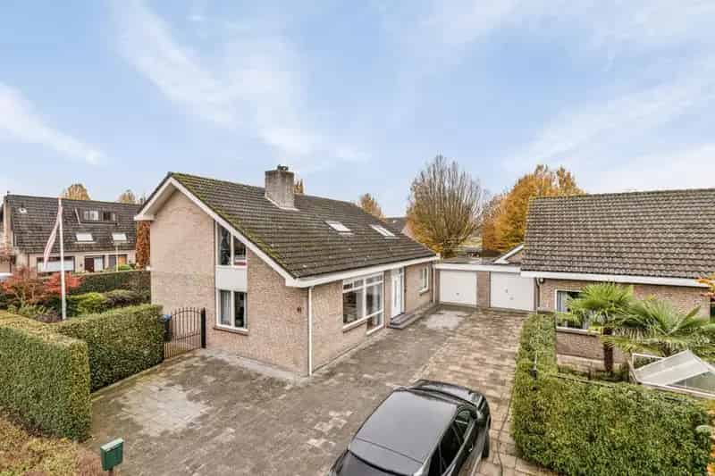 5 Slaapkamers 2 Badkamers Serre Grote Tuin Garage Langdonk