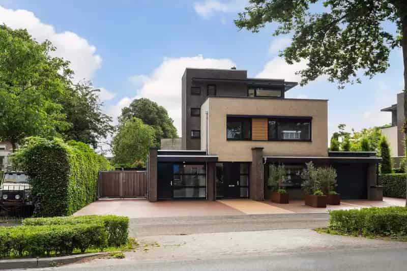 Luxe Villa te Apeldoorn 5 slaapkamers Praktijkruimte Grote Tuin