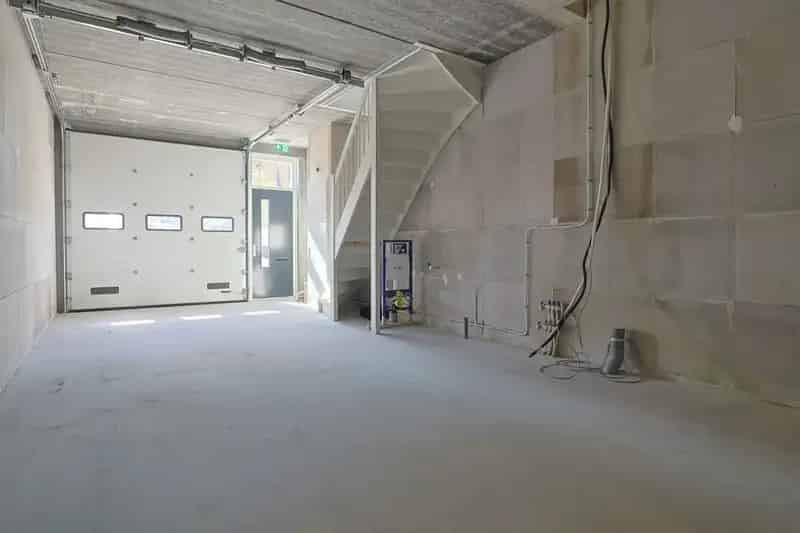 Bedrijfsruimte Weesp 101m²: Duurzaam en Goed Bereikbaar