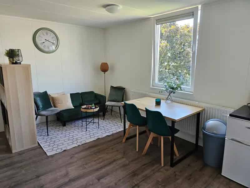 Studio te huur: Modern en volledig gemeubileerd
