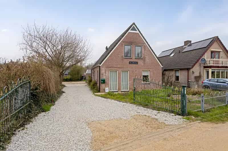 Vrijstaande woning 3 slaapkamers Neerijnen 2838m2 tuin