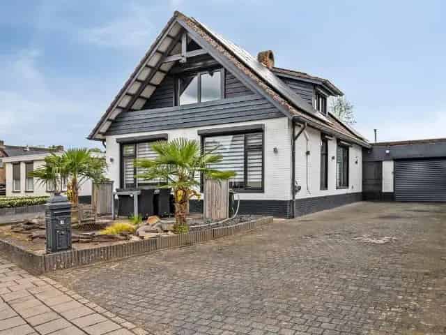 Vrijstaande woning te koop Budel 440m2 perceel 115m2 woonopp