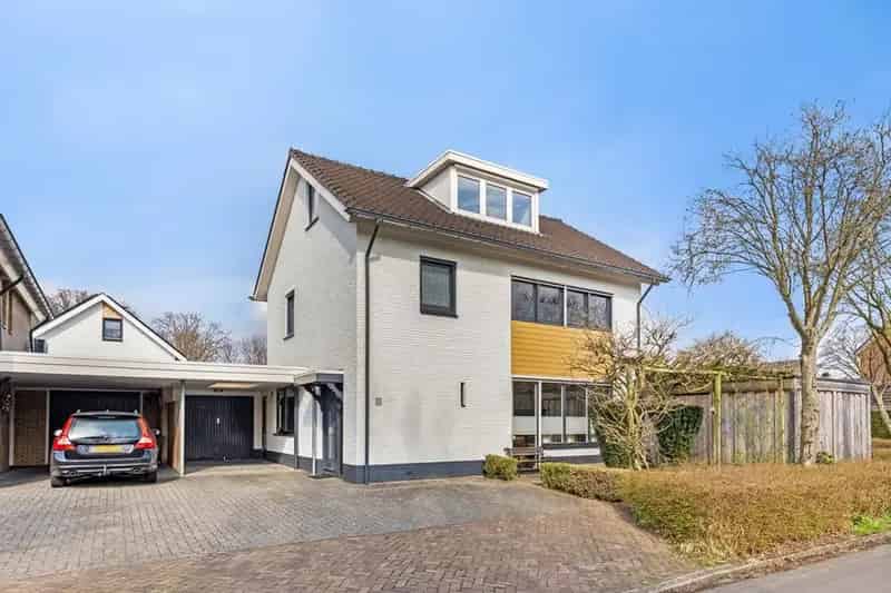 Vrijstaande woning 4 slaapkamers 2 badkamers grote tuin