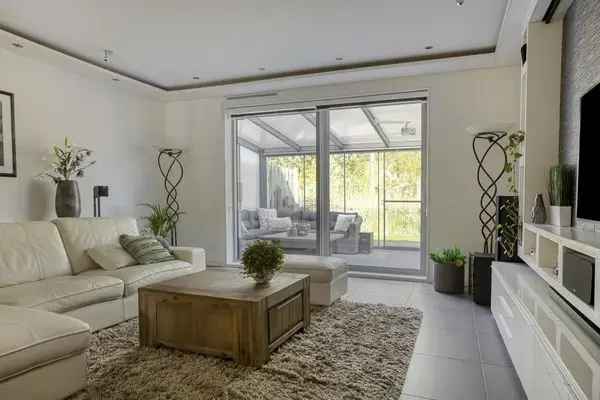 2 Onder 1 Kapwoning IJsselmonde 141m2 Garage Tuin 8 Zonnepanelen