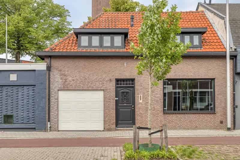 Jaren 30 woning Bergen op Zoom met garage en dakterras