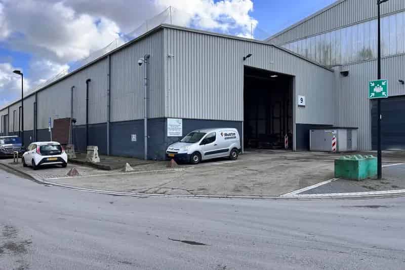 Bedrijfshal Zaandam 2340m² te Huur