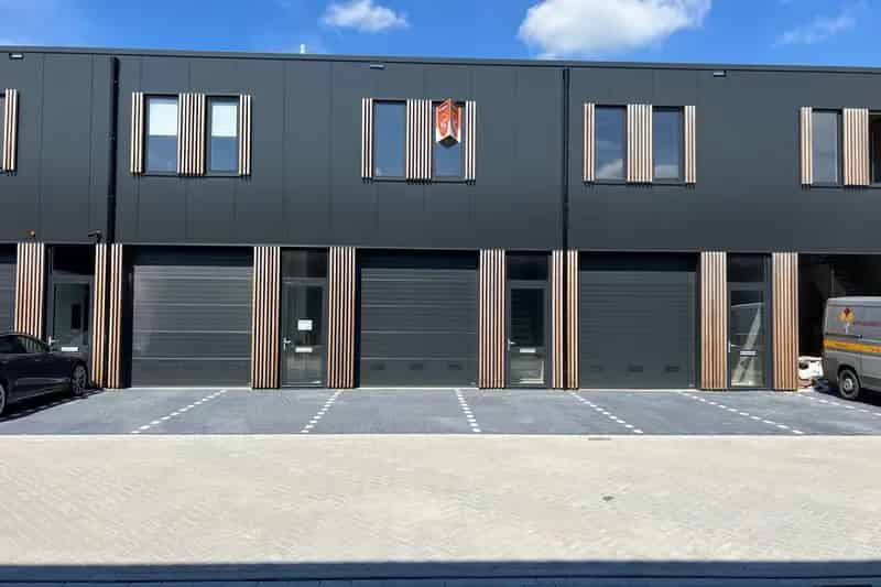 Bedrijfshal te Huur Ede 77m² - Twee Bouwlagen - Goede Bereikbaarheid