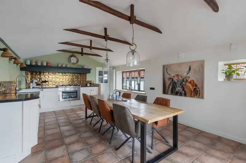 Woonboerderij met gastenverblijf en paardenstallen - Landelijk wonen nabij Almere