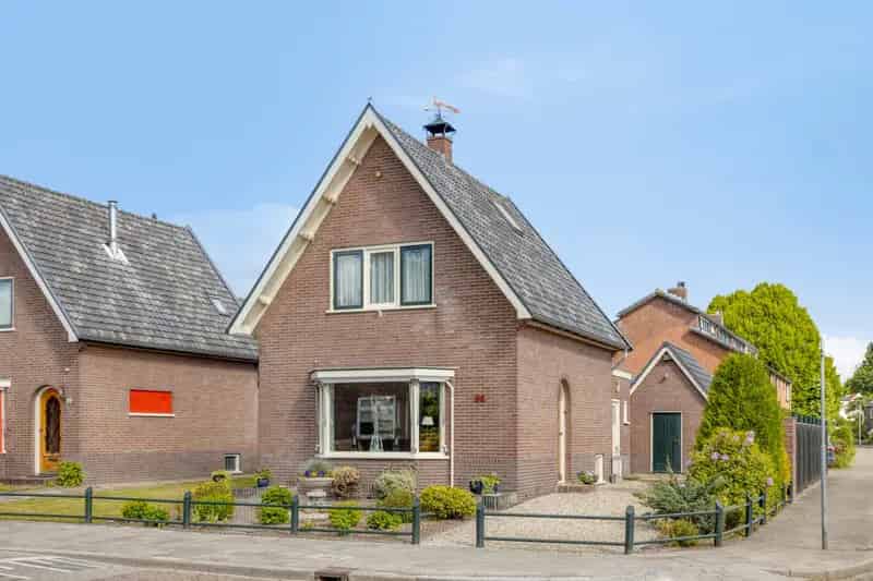 Jaren 30 woning Apeldoorn grote tuin garage bosrijke omgeving