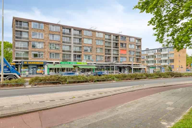 Appartement te koop Rotterdam Lombardijen 70m2 3 kamers gemoderniseerd