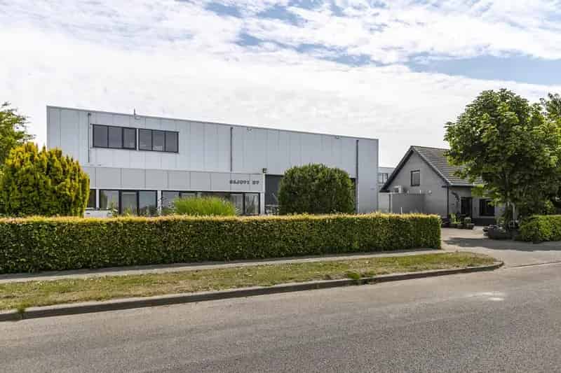 Bedrijfshal met bedrijfswoning te huur of te koop Lelystad Apolloweg 198