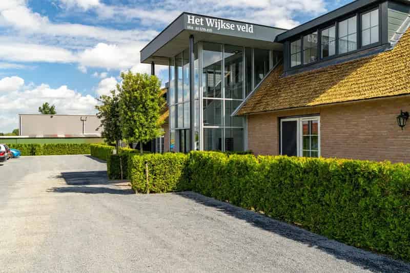 Appartement begane grond 2 slaapkamers moderne keuken luxe badkamer tuin
