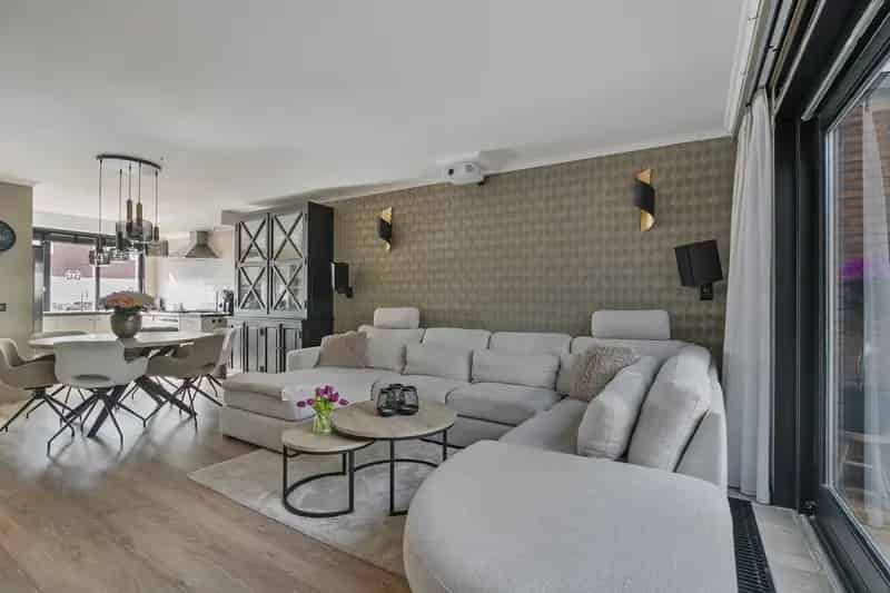 Huis te koop Amsterdam: Ruime gezinswoning met serre en tuin