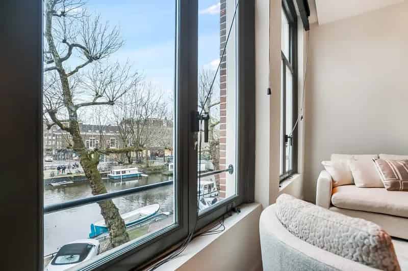 Gerenoveerd 2-kamerappartement Amsterdam - 51m² - Uitzicht op water