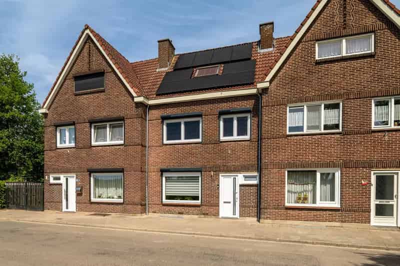 Eengezinswoning Nuth Ruim Perceel Wintertuin 9 Zonnepanelen
