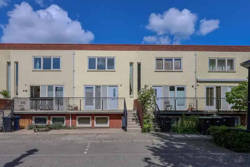 Huis te koop Regenboogweg Almere: Ruime split-level woning met souterrain