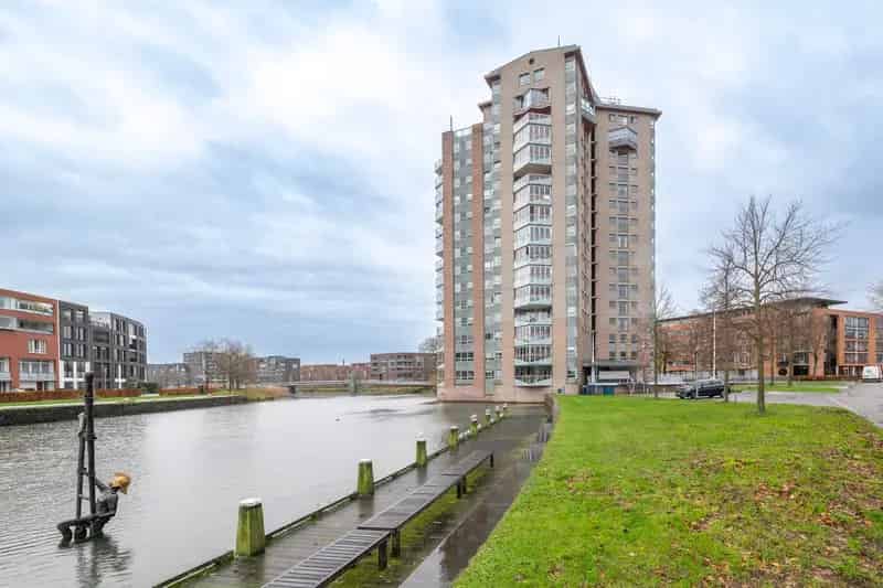 Appartement te koop Apeldoorn Koningshaven: Luxe 3-kamer appartement met kanaalzicht