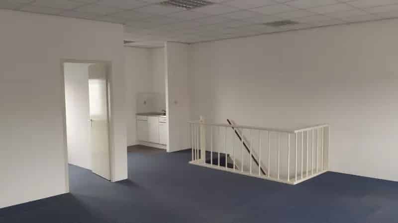 Bedrijfshal te huur Zwaag 140m2 representatief