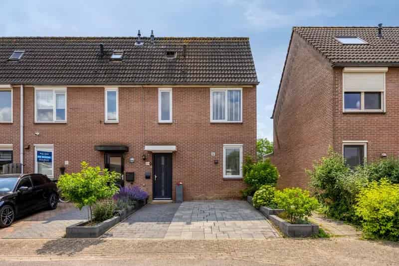 Hoekwoning Doesburg Ruime tuin 8 Zonnepanelen Instapklaar
