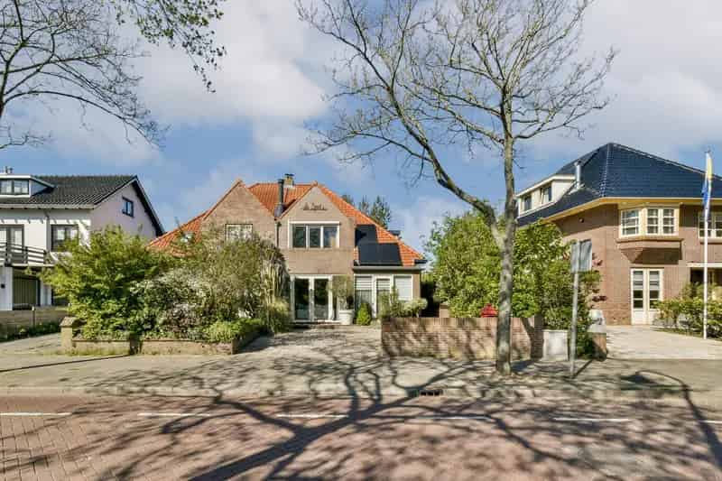 Te Koop Zandvoort: Charmante 2-onder-1-kapwoning