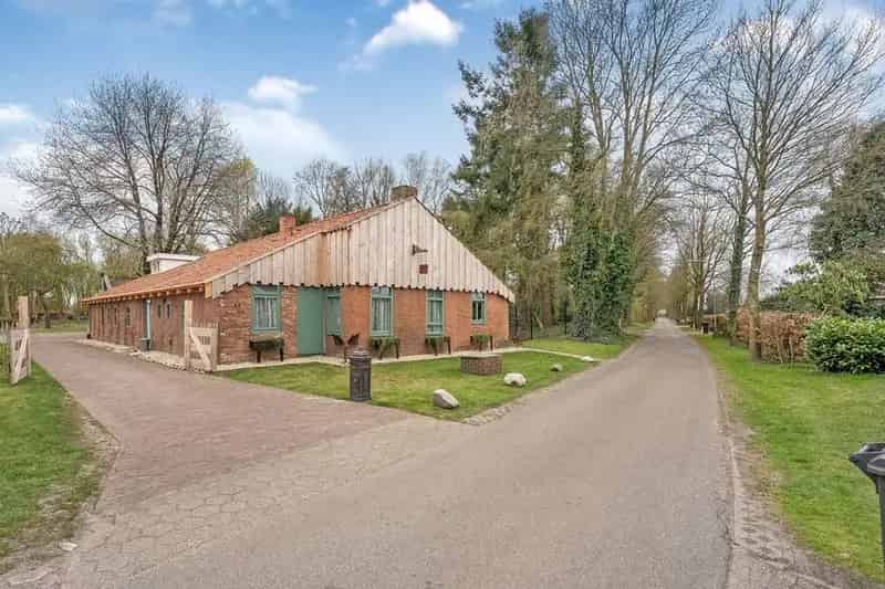 Woonboerderij Blijham 6 slaapkamers grote schuur