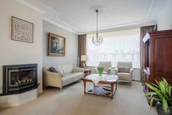Ruime Twee Onder Een Kapwoning Tegelen