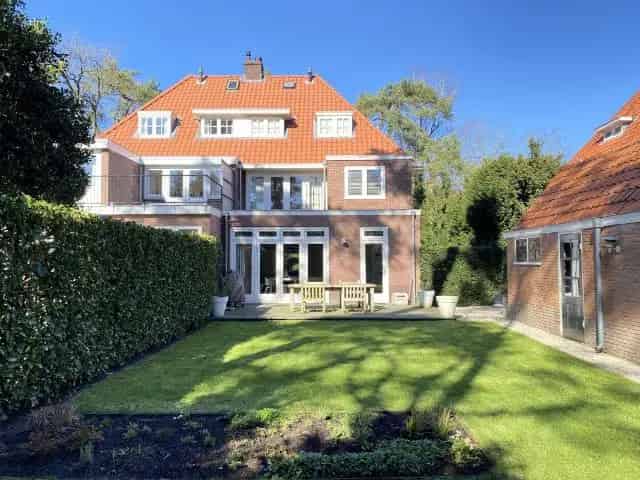 Jaren 30 woning te huur Bilthoven 600m2 tuin