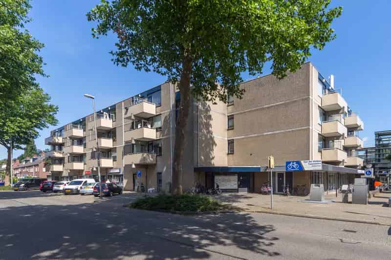 2 Kamer Woning Seghwaert Nabij Winkelcentrum En Metro