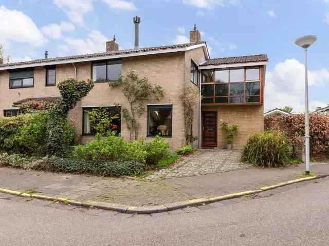 Hoekwoning Gouda: Ruime woning met 4 slaapkamers en zonnige tuin