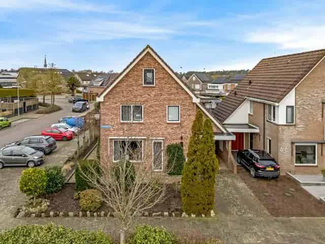 Ruime gezinswoning 6 slaapkamers Urk