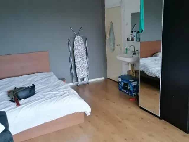 Kamer 19m2 Amsterdam Nabij Metro en Winkels