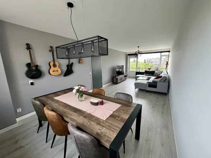 Ruim 3-kamer appartement Den Bosch  77m2  Zonnig balkon