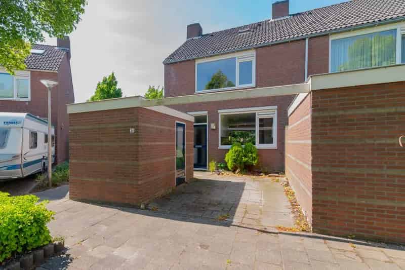 Huis te koop s Gravenzande 4 slaapkamers grote tuin