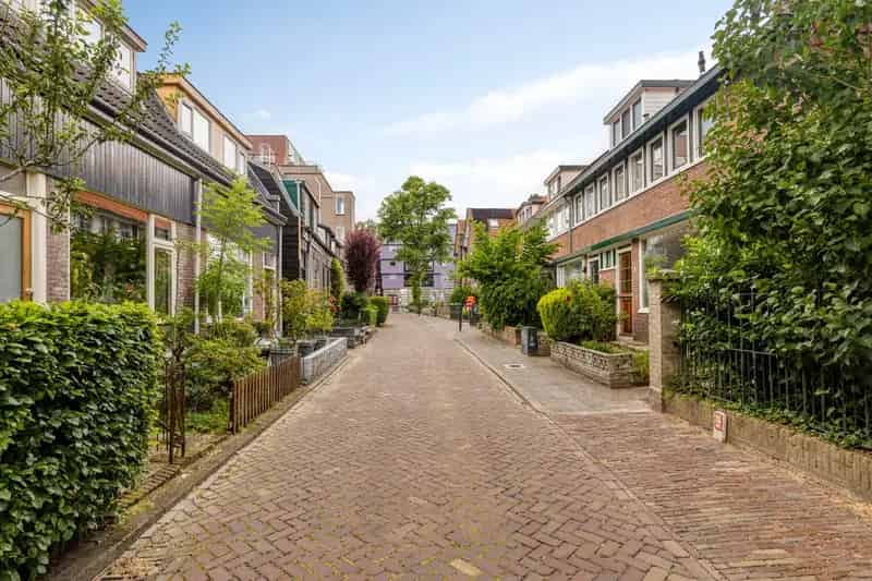 Huis te koop Hilversum Centrum: Diepe tuin 3 slaapkamers