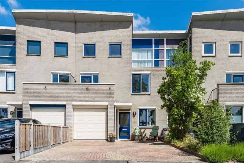 Ruime gezinswoning Maaswijk 4 slaapkamers moderne badkamer