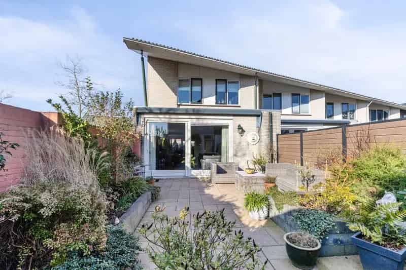Huis te koop Purmerend: Ruime eindwoning met garage en zonnige tuin