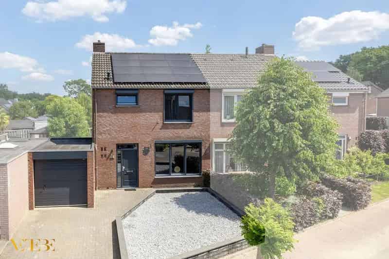 Instapklare Tweekapper met 4 Slaapkamers Garage en Zonnepanelen
