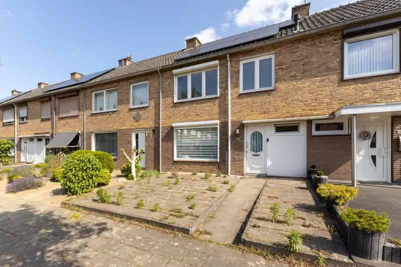 Tussenwoning 4 slaapkamers Kluis onderhoudsvriendelijke tuin