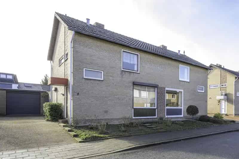 Ruime Tweekapper 3 Slaapkamers Tuin Garage Brunssum