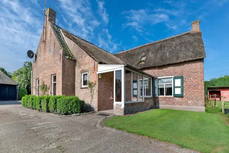 Monumentale Woonboerderij Bergen op Zoom 34310m2