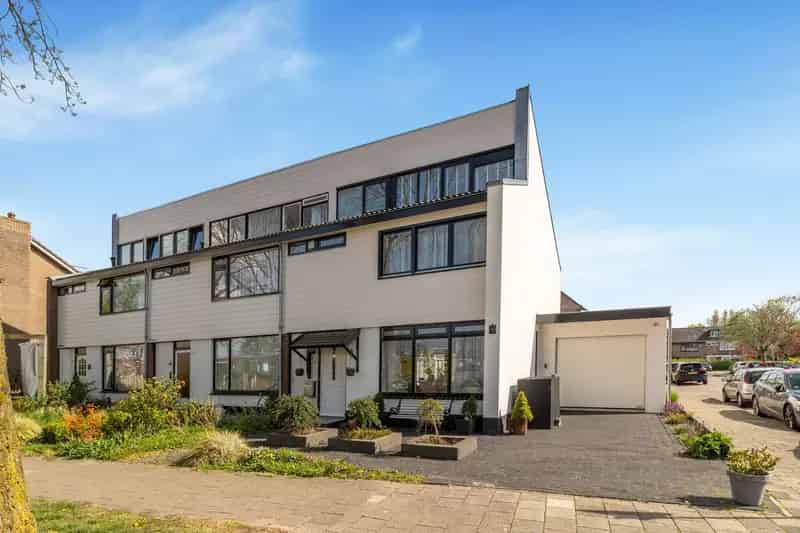 Hoekwoning te koop Heemskerk 4 slaapkamers garage tuin