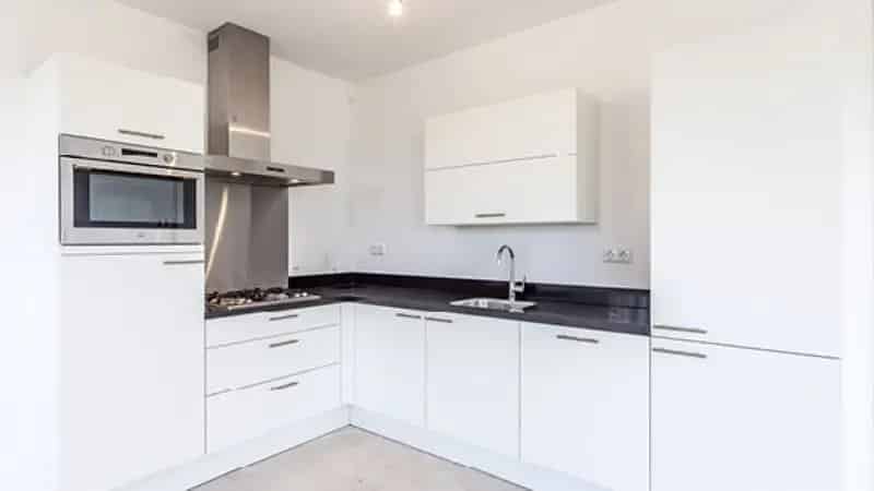 Modern 3-kamer appartement met balkon en parkeerplaats
