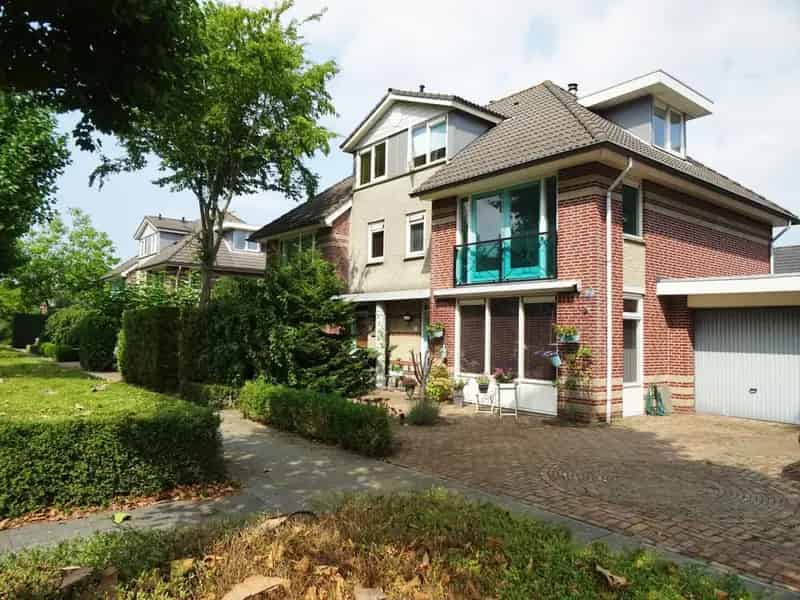 Hoekwoning 4 slaapkamers Almere Verzetswijk Gemeubileerd
