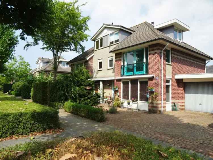 Hoekwoning 4 slaapkamers Almere Verzetswijk Gemeubileerd