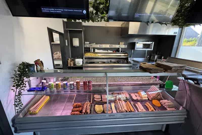 Horecaruimte Geleen te koop: Cafetaria met woning