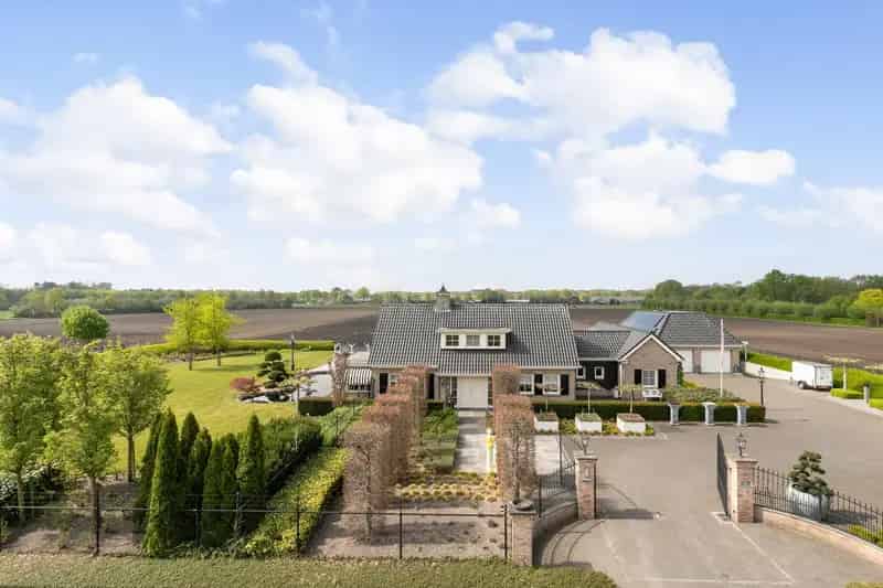 Luxe Villa te Koop Hoeven Grote Tuin Zwembad