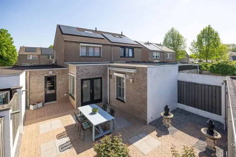 Huis te koop Berlicum: Moderne woning met uitbouw en grote tuin